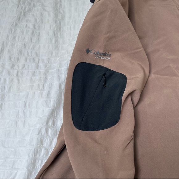 Columbia Titanium Brown Shell Jacket - Picture 10 of 10